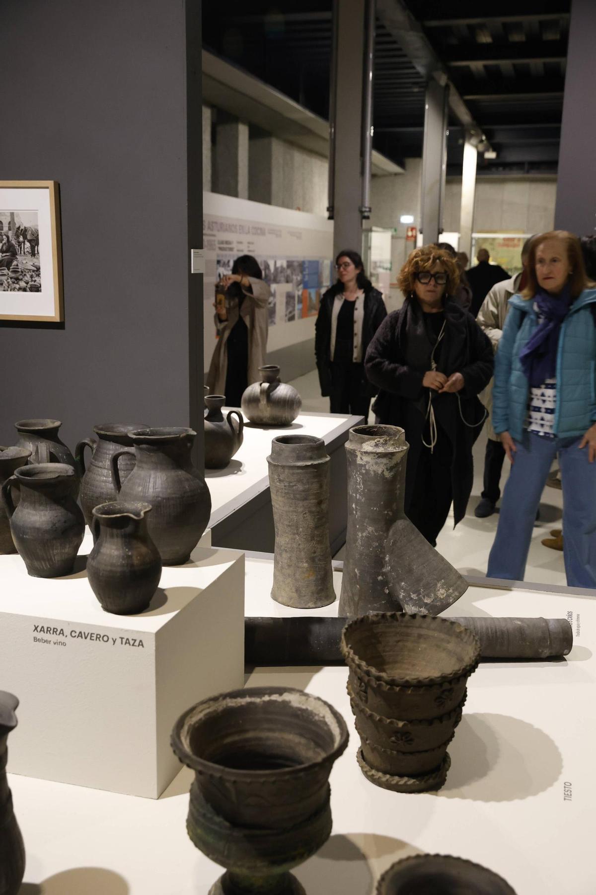 La inauguración de la muestra sobre la cerámica negra de Llamas del Mouro, en imágenes La inauguración de la muestra sobre la cerámica negra de Llamas del Mouro, en imágenes