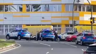 Espectacular persecución de cinco coches de Policía a un motorista en Las Palmas de Gran Canaria