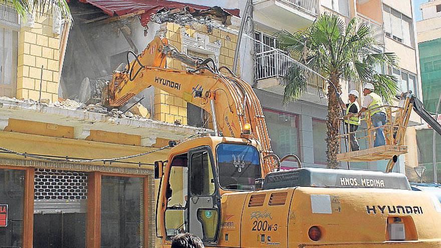 Derriban en Torrevieja  un inmueble centenario