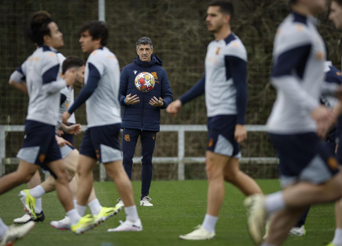 Imanol Alguacil, entrenador de la Real Sociedad, en el entrenamiento previo al duelo contra el PSG.