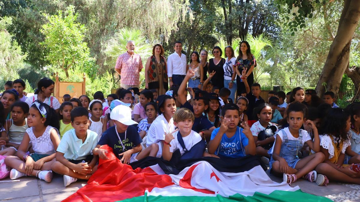 Recepción a los niños saharauis en el Jardín Botánico