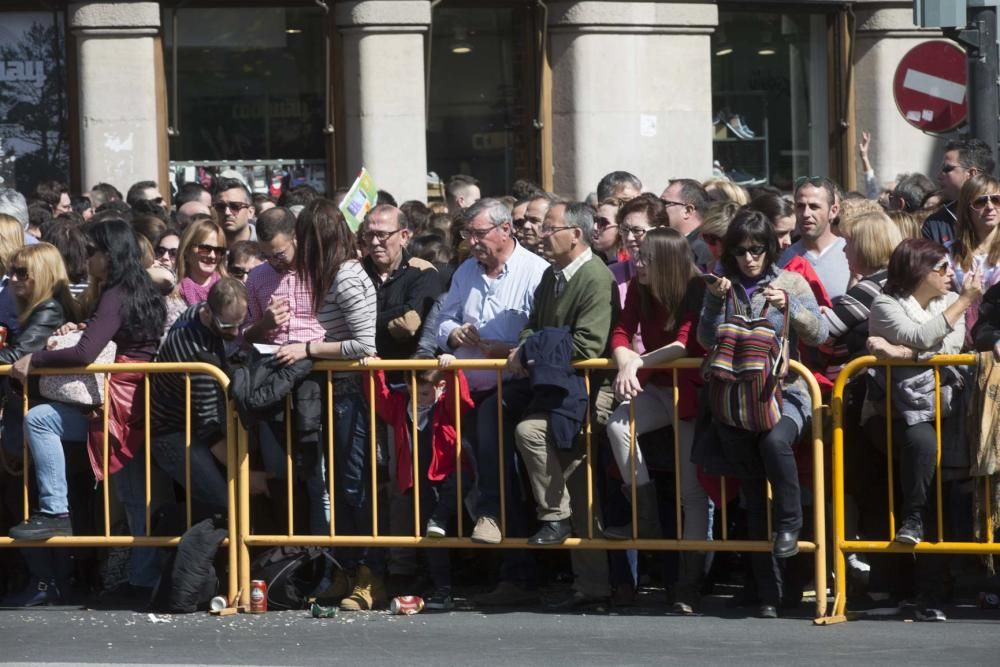 Búscate en la mascletà del 8 de marzo