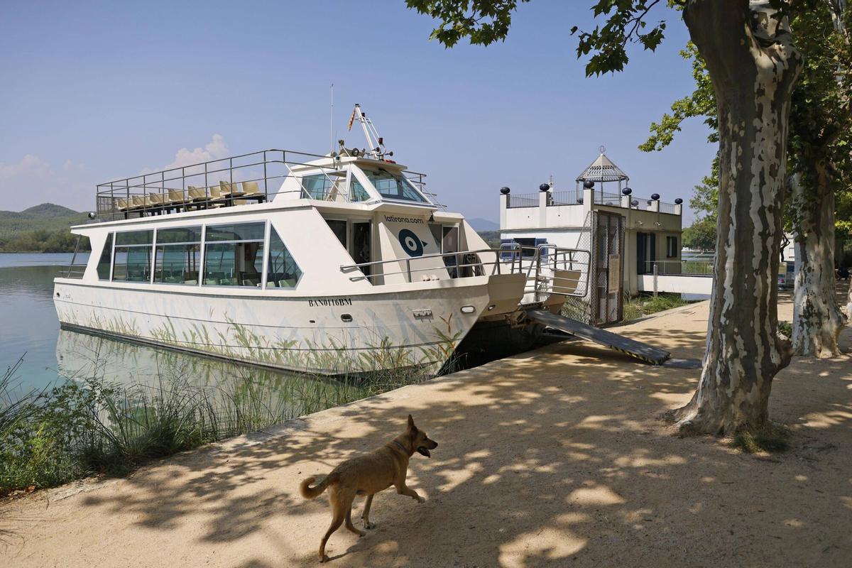 Les imatges del retorn de La Tirona a l'Estany de Banyoles