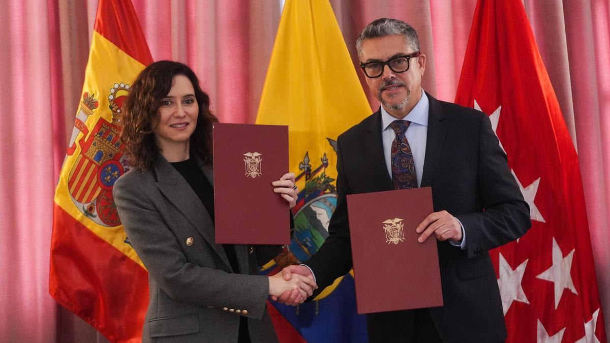 Ayuso: "Sánchez ha ido a China al servicio de Zapatero y de su Internacional antioccidente"