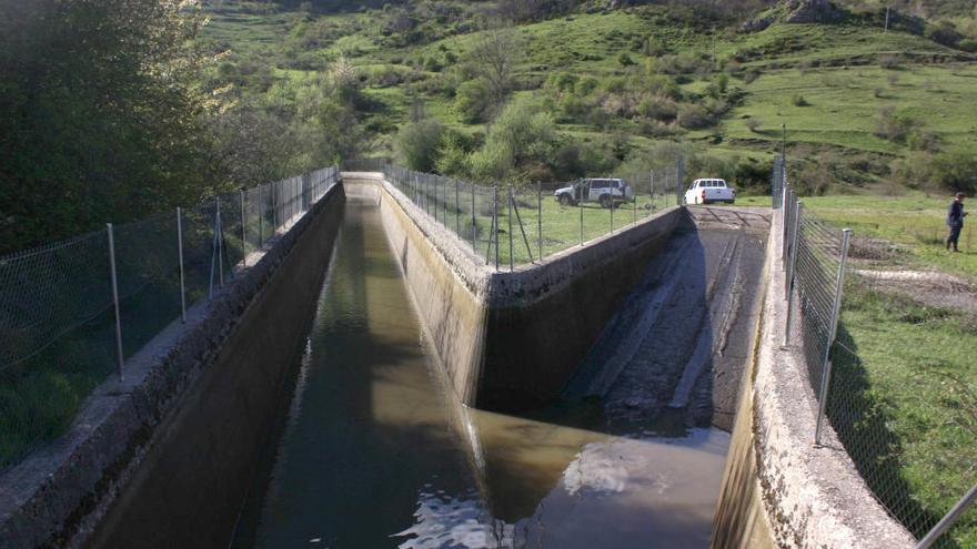 Fallecen dos ciclistas al intentar cruzar un canal del río Curueño en León