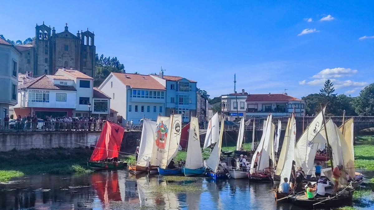 Chegada das embarcacións a Padrón.