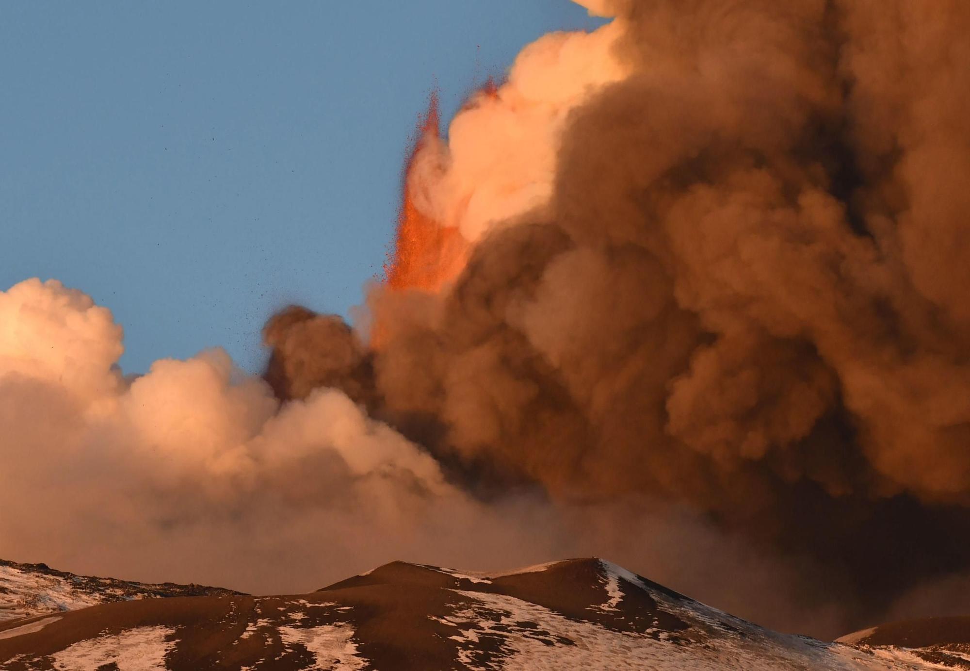 El volcán Etna entra en erupción y deja unas imágenes nunca vistas