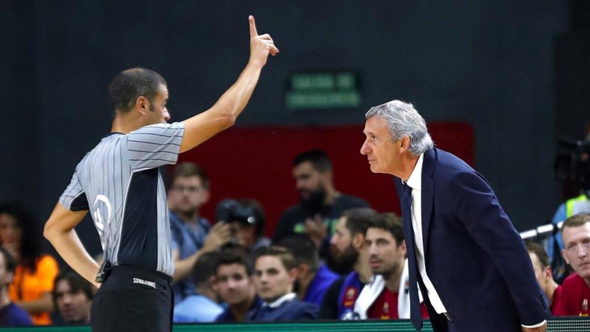 Pesic en una acción del partido