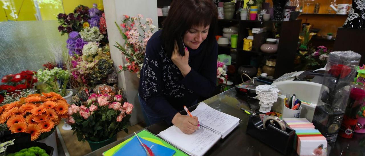 Una floristería de A Cañiza, parte del comercio de la localidad. |   // ANXO GUTIÉRREZ