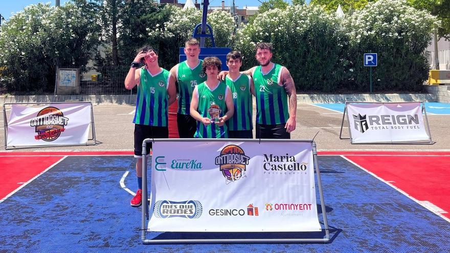 El equipo ganador de la liga comarcal de baloncesto 3x3 de Ontinyent