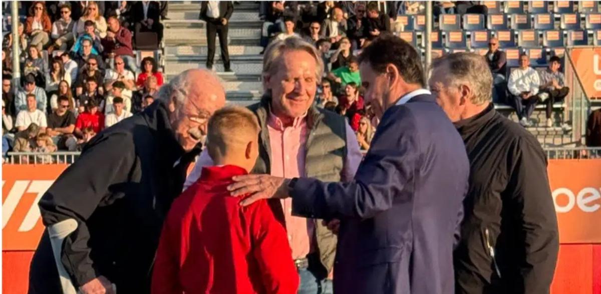 El exentrenador malaguista Bernd Schuster pudo conocer a su nieto 11 años después de que naciera.