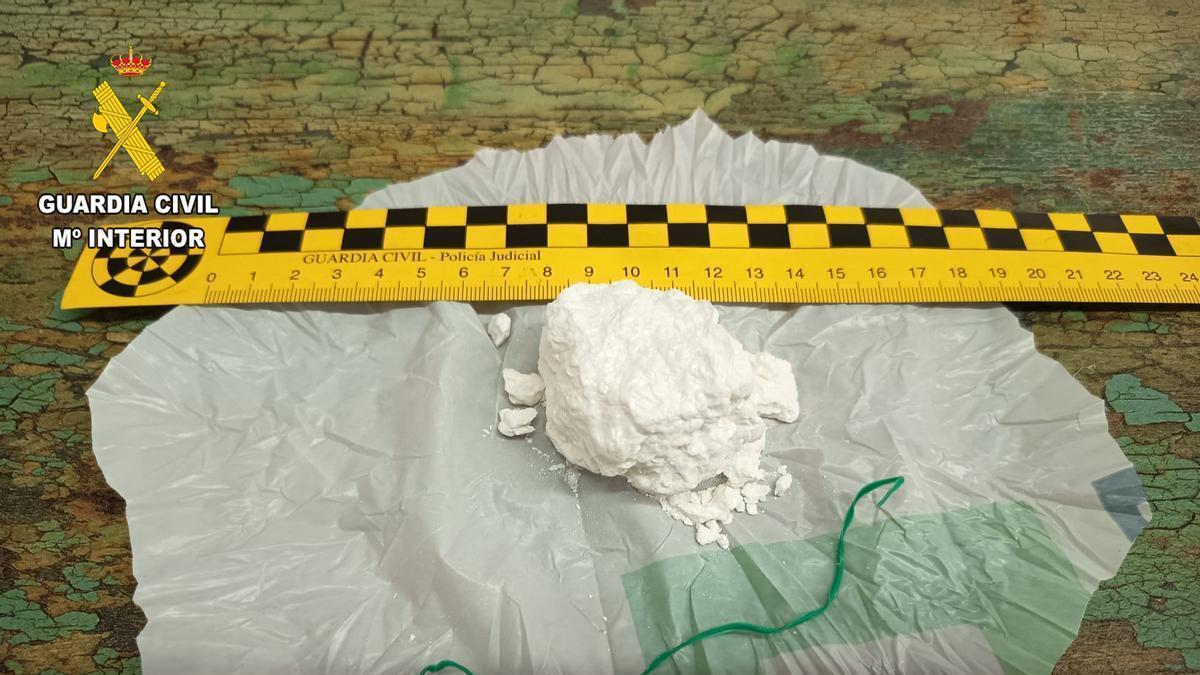 Cocaína hallada en el vehículo de un vecino de La Rambla, que ha sido detenido.