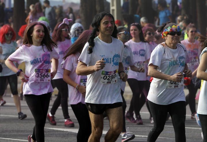 Samil se tiñe de múltiples colores con la Holi Run