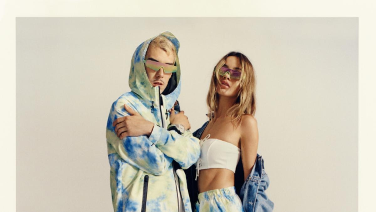 Kidd Keo y su pareja Luna Sobrino en la campaña double match de Bershka