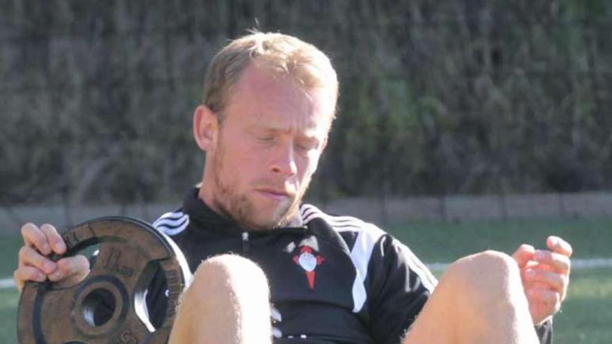 Krohn-Dehli, ayer, durante el entrenamiento en A Madroa.