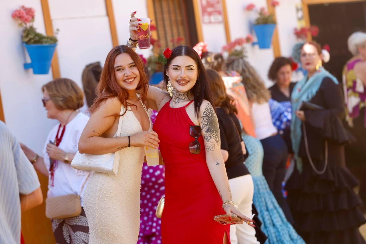 El tardeo se impone en las casetas de la Feria de Córdoba para disfrute de propios y extraños