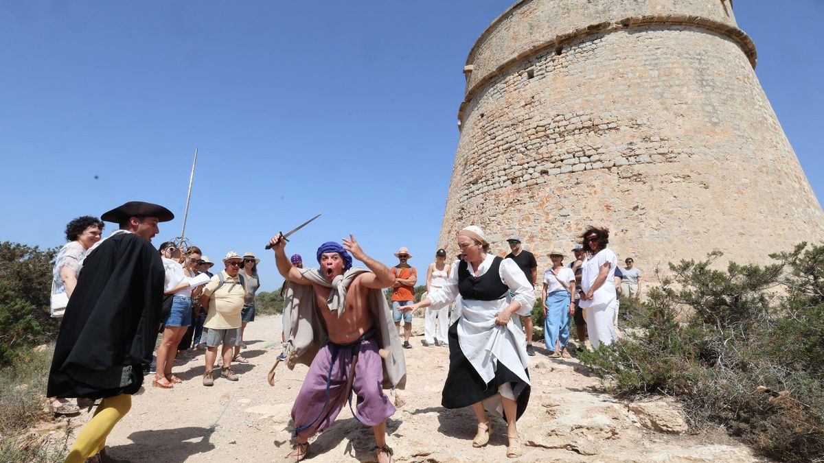 Teatro en la Torre de sa Sal Rosa.