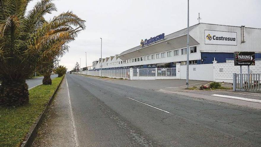 Muere un trabajador en Santiago al caer del tejado de una nave