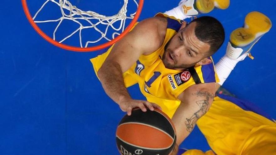 Jordan Farmar se dispone a anotar en la canasta del CSKA.