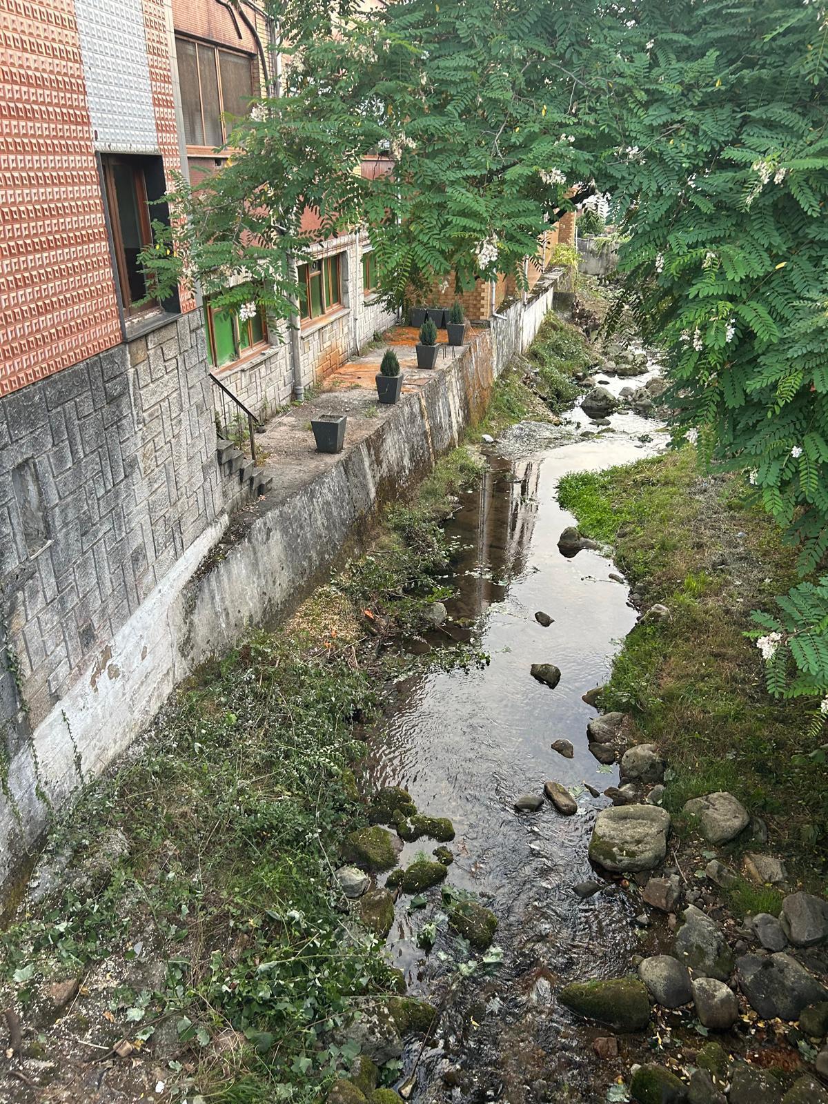 El río La Ferrera a su paso por El Condao.