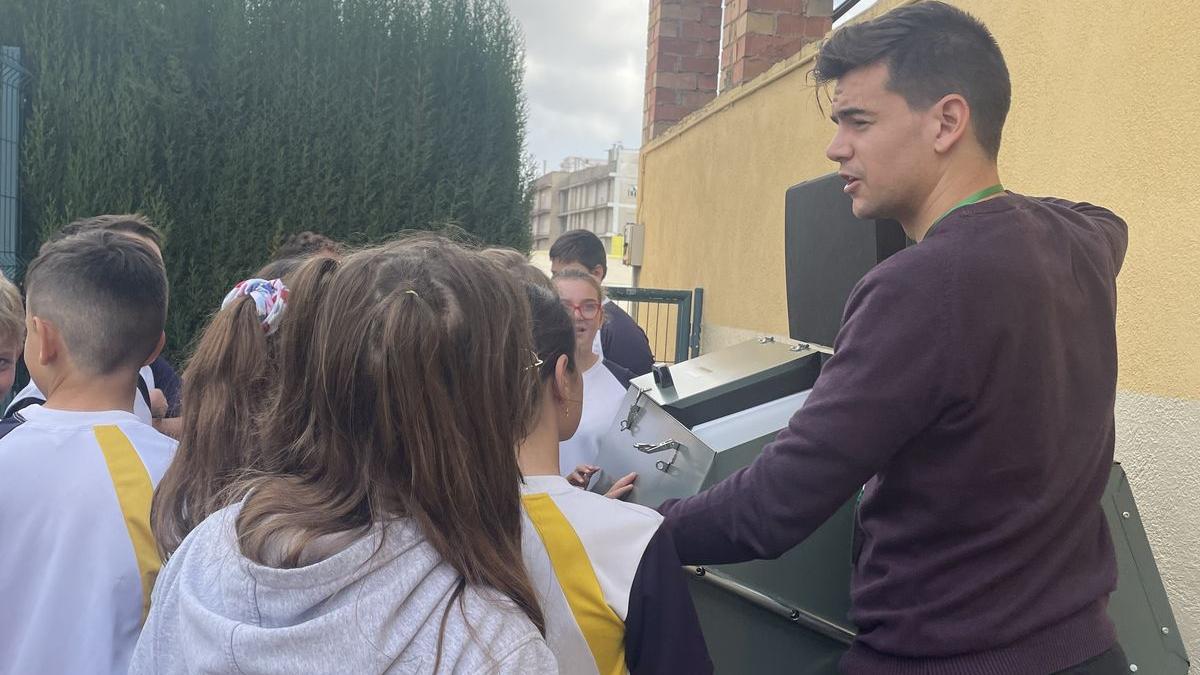 El interés por el compostaje aumenta entre los vecinos y en las escuelas de El interés por el compostaje aumenta entre los vecinos y en las escuelas de Vila-real.