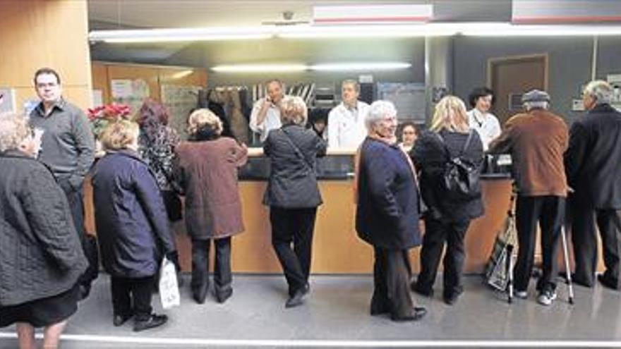 Los médicos exigen bajar el cupo excesivo de pacientes en la atención primaria