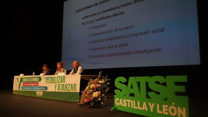 Sesiones del V Congreso Autonómico de Investigación, organizado por Satse en Zamora.