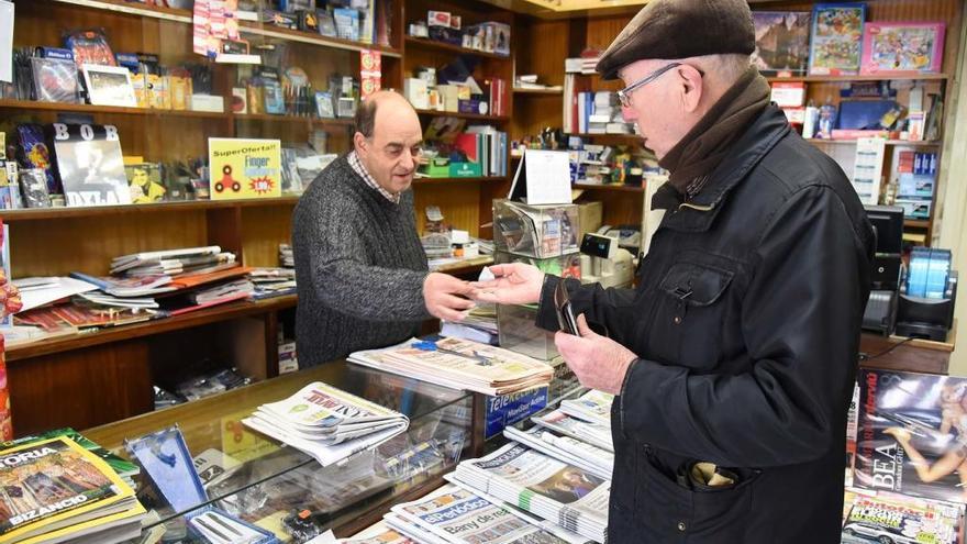 Botiguers i veïns comencen a veure la llum