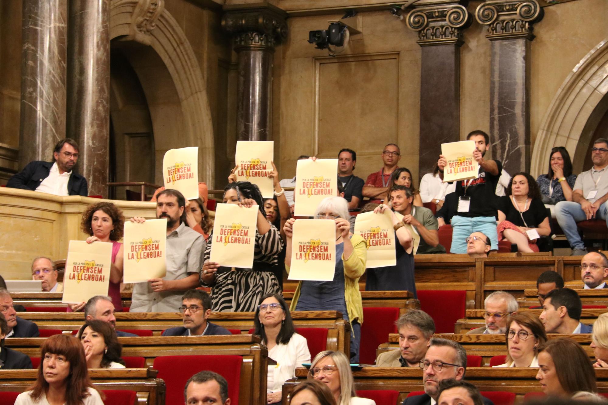 El Parlament aprovar la llei del català per respondre la sentència del 25%.