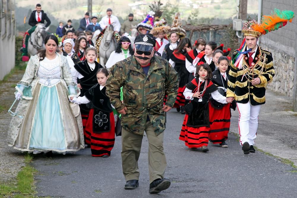 Centenares de personas disfrutaron del tradicional entroido