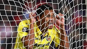 Bacca celebra el primer gol del Villarreal en Praga