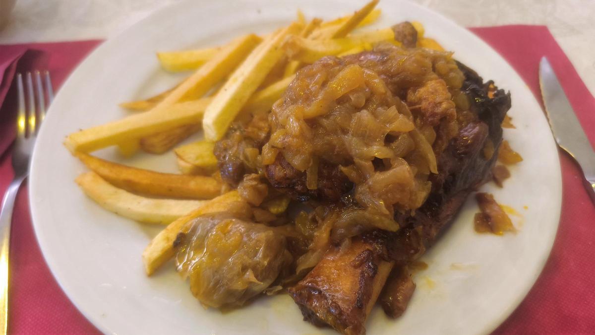 El codillo al horno del restaurante Casa Trampa.