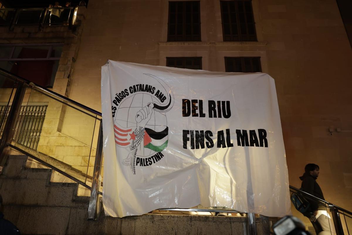 Más de un millar de personas marchan por el centro de Palma para reivindicar una Mallorca antifascista y en catalán