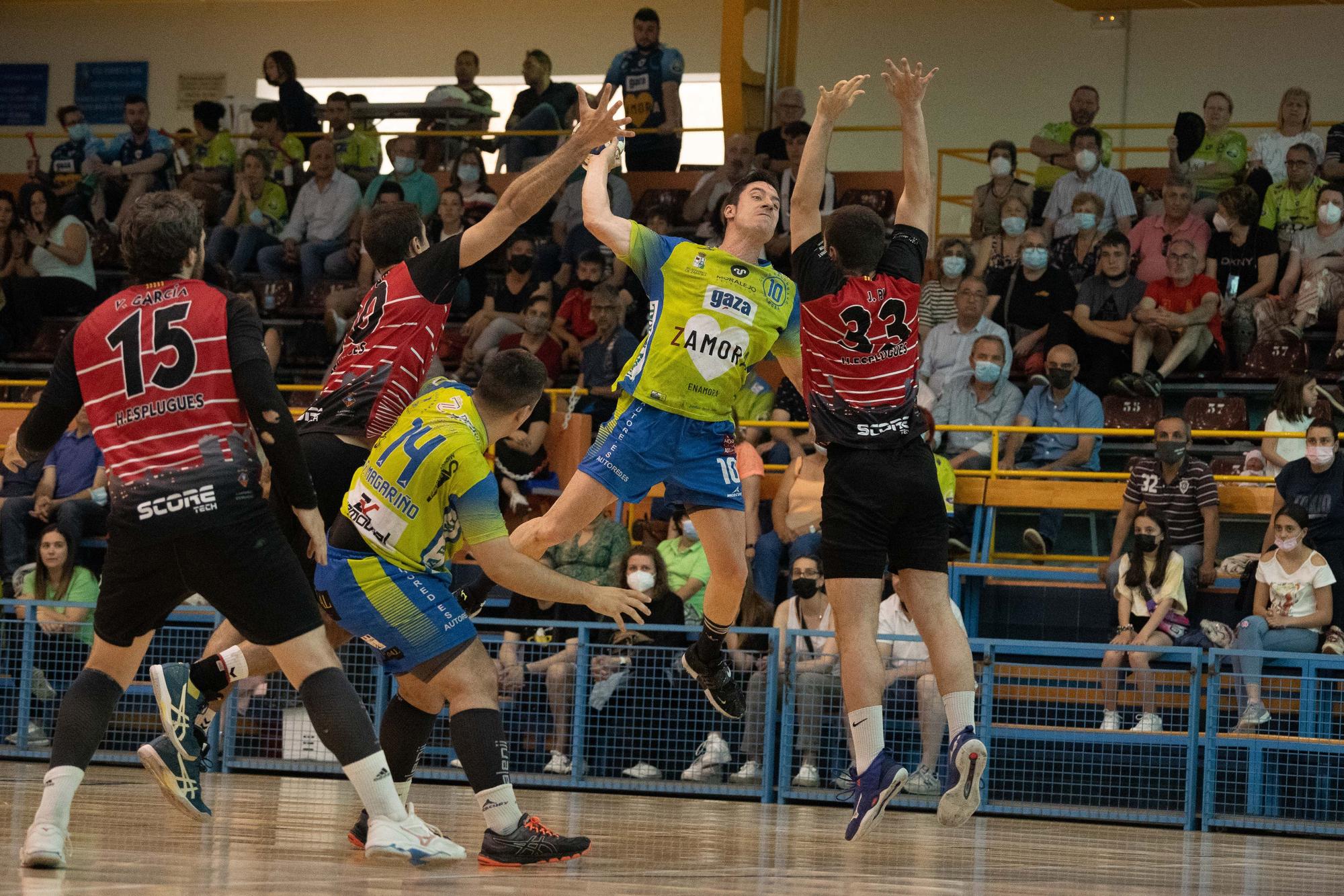 GALERÍA | El Balonmano Zamora Enamora logra la permanencia en el Ángel Nieto