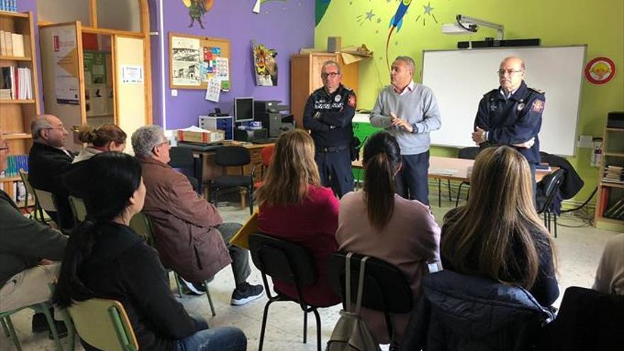 Mayores voluntarios ayudarán a alumnos del Antonio Machado a llegar seguros