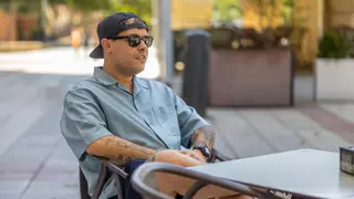 Planificar tu funeral a los 33 años: "Quiero que metan mis cenizas en un fuego artificial y me hagan explotar en la playa"
