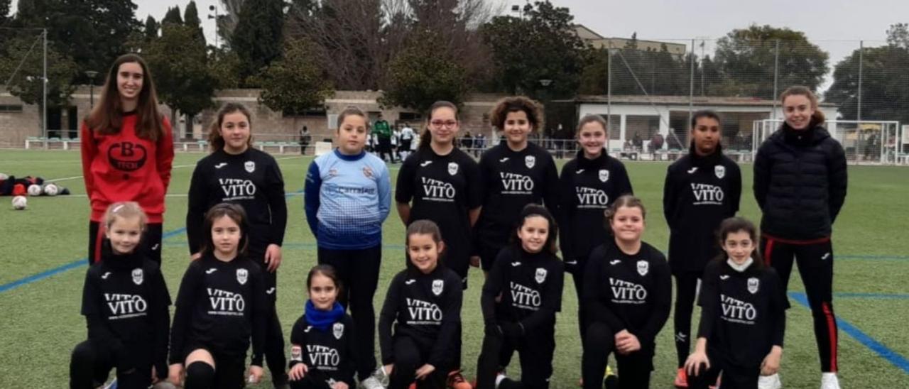 Las chicas del equipo Fútbol-8 que disputaron un amistoso contra el Alberic. | CIUTAT DE XÀTIVA CFB
