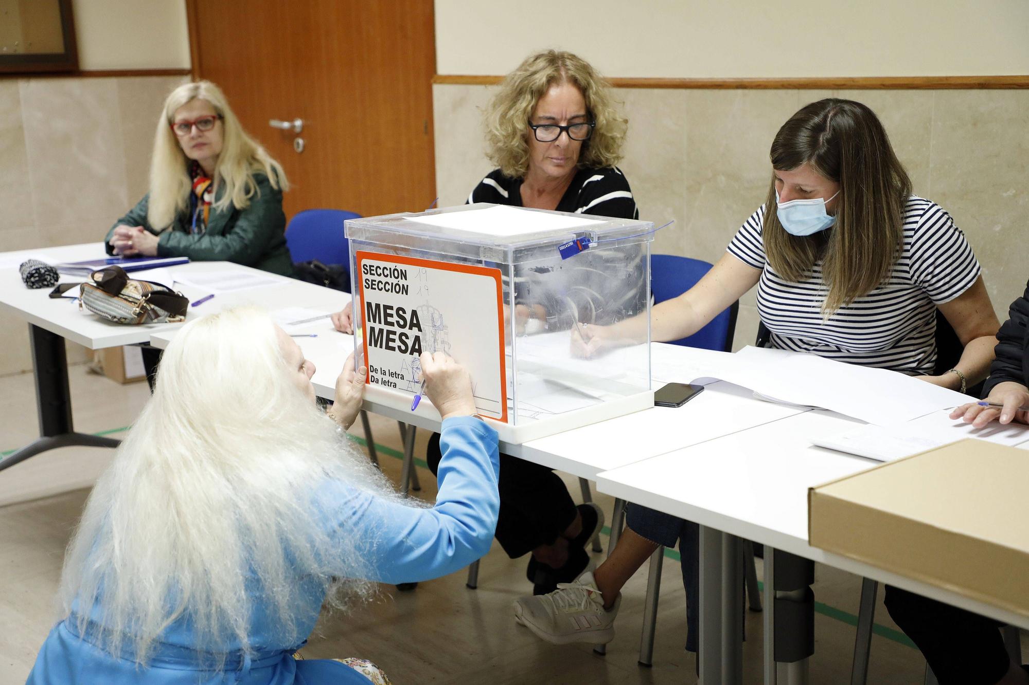 Así fue la jornada electoral en Santiago: las imágenes