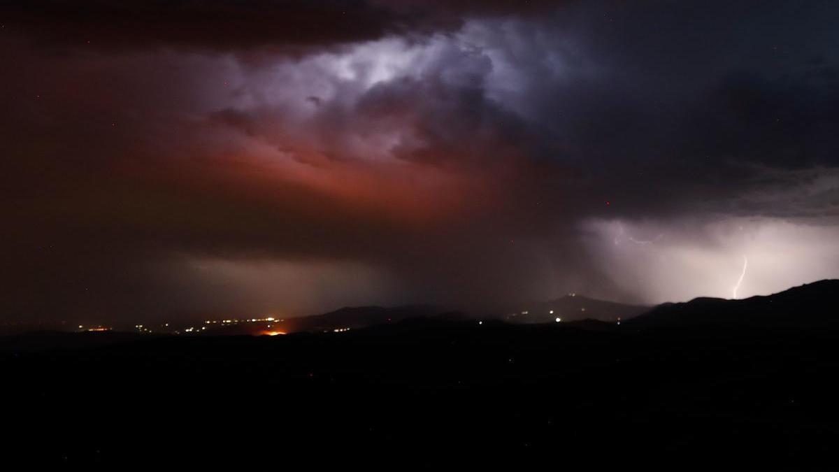 Tormenta eléctrica en Zaragoza, es martes.