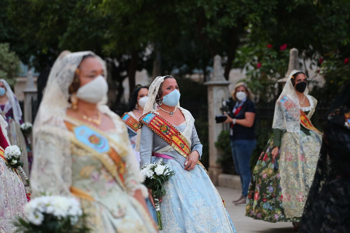 Búscate en el primer día de la ofrenda por la Calle Caballeros de las 20:00 a las 21:00