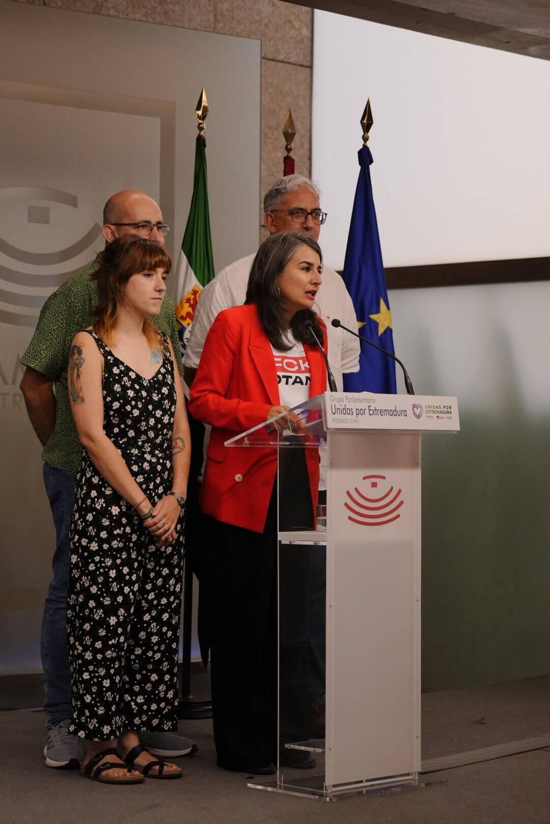 Fotogalería | Los portavoces en rueda de prensa tras el debate sobre el estado de Extremadura