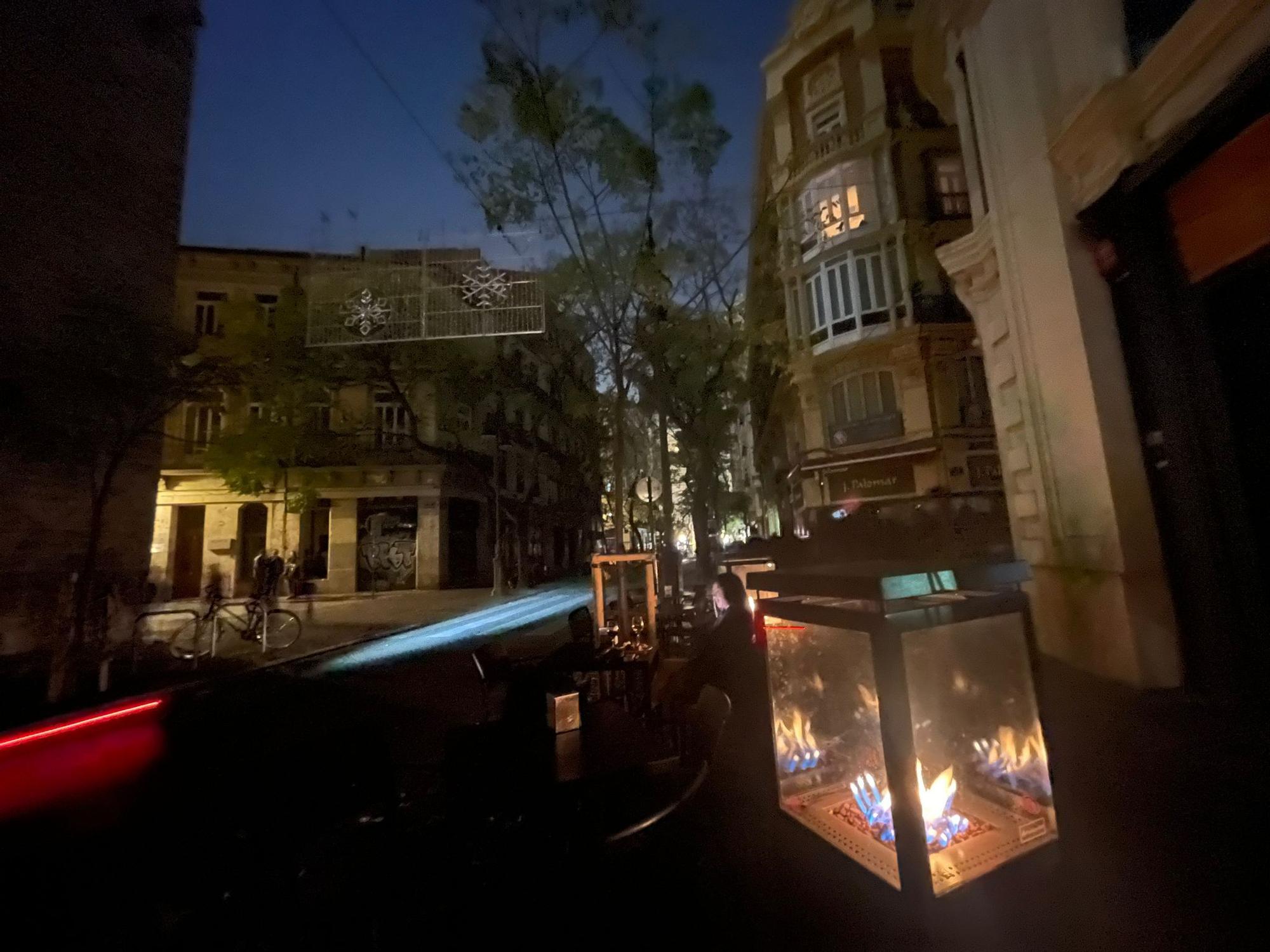 Una avería deja sin luz algunas calles del entorno de la plaza Redonda de València