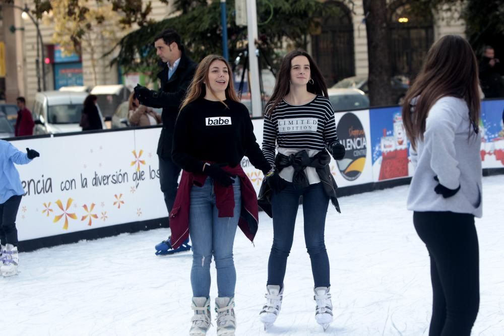 Pista de hielo y tiovivo en la Plaza del Ayuntamiento