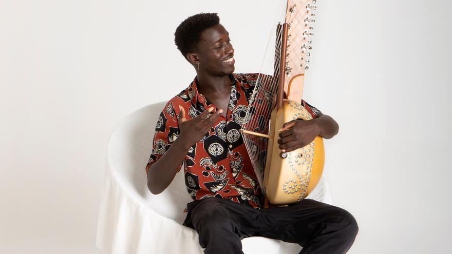 El gran virtuoso de la kora, el senegalés Momi Maiga, actúa en el Teatro Guiniguada