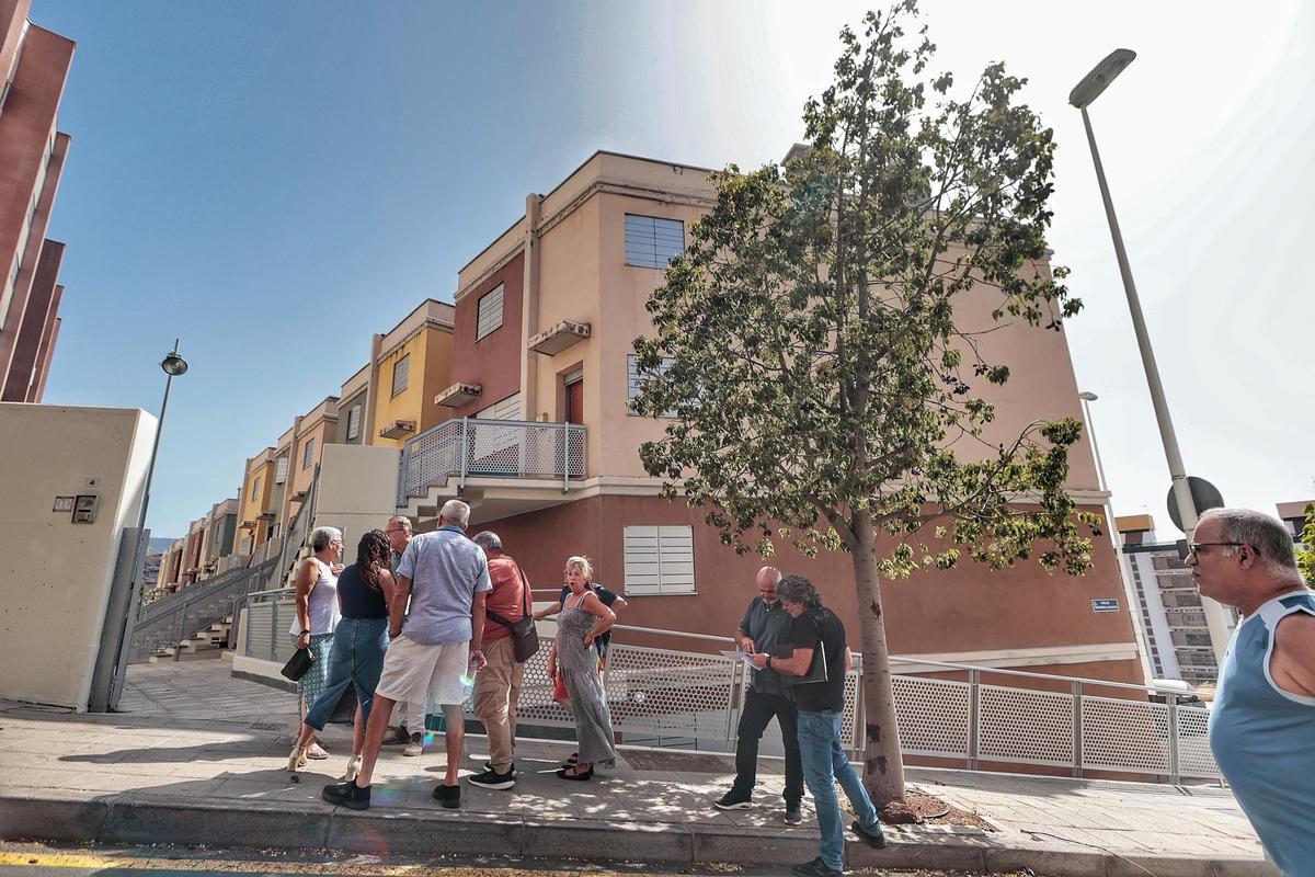Visita a las mejoras en viviendas de Cuesta Piedra