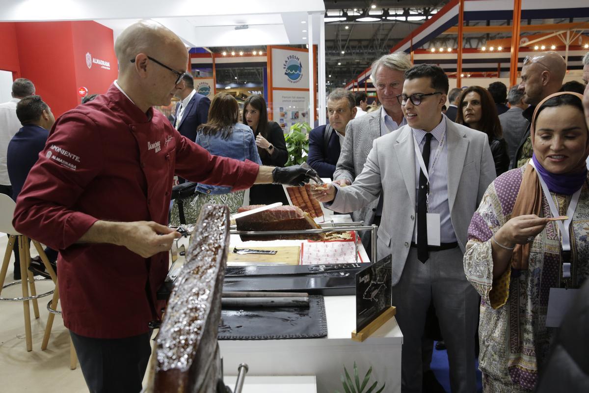 Degustación en la feria Seafood 2023.