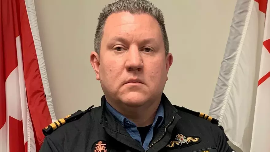 El teniente comandante Brian Owens, del Centro de Coordinación de Rescate en Halifax.