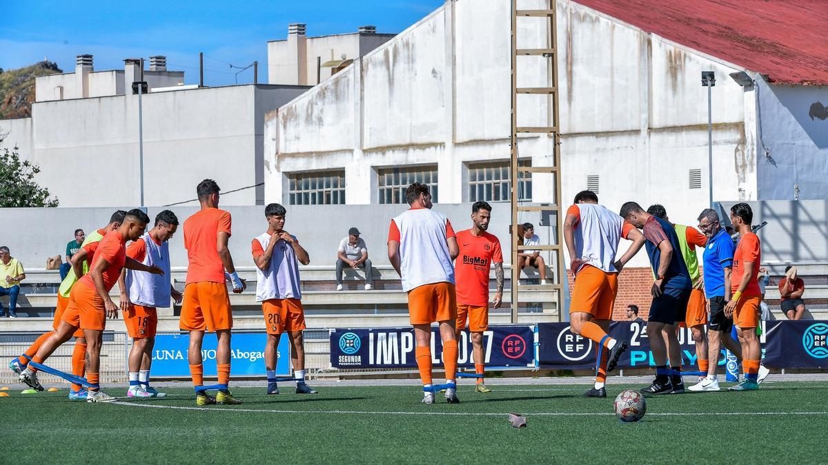 Plantilla del Torrent durante un calentamiento antes del partido