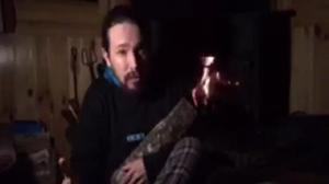 Pablo Iglesias rendeix un homenatge a ’Twin Peaks’ en un vídeo.
