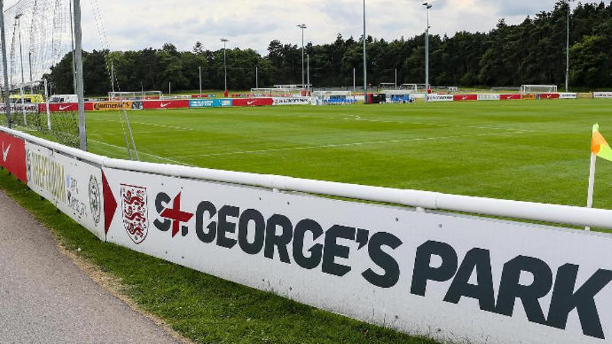Imagen de uno de los campos del St George&#039;s Park National Football Centre.